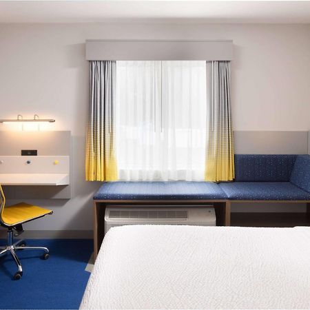 Microtel Inn & Suites By Wyndham Macedon Екстер'єр фото