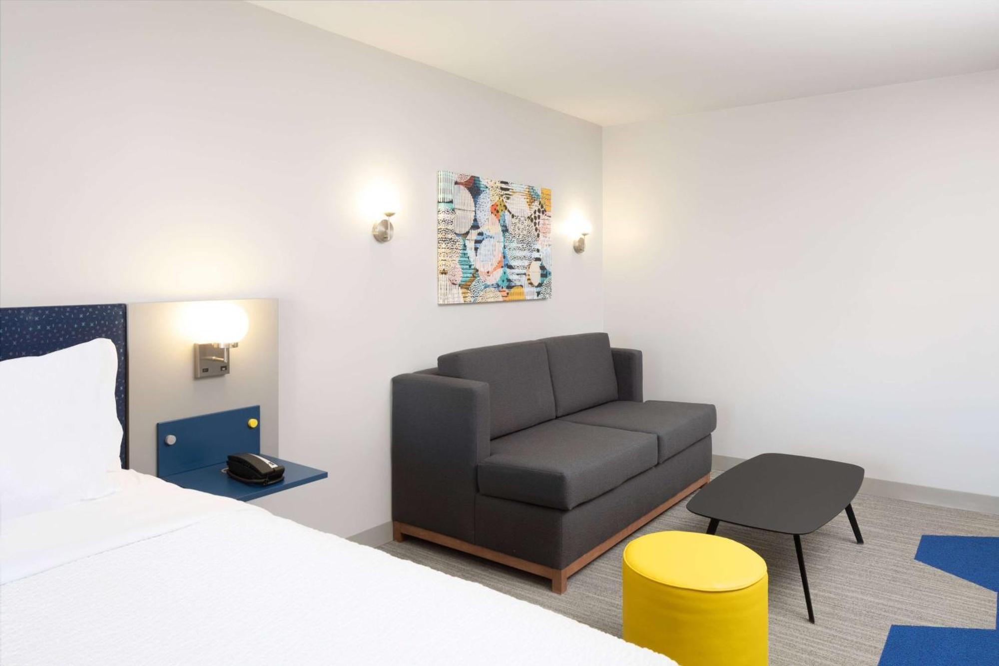 Microtel Inn & Suites By Wyndham Macedon Екстер'єр фото