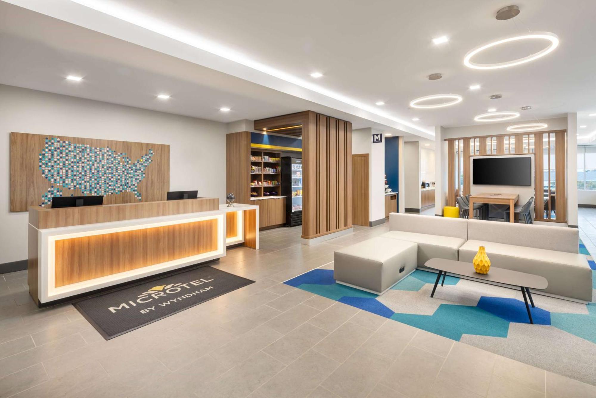 Microtel Inn & Suites By Wyndham Macedon Екстер'єр фото
